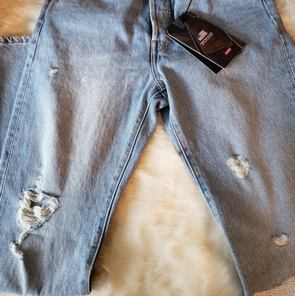 501 Levi's Distressed Straight Cut Jean's - Picture 3 of 6